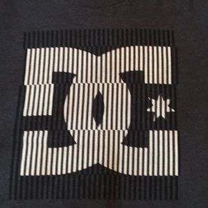 DC T-shirt SZ M dark heather gray